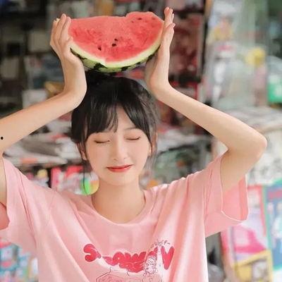 网红女孩吃瓜图像真实,一场吃瓜盛宴背后的真实故事