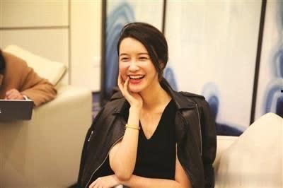 中国网红张大奕吃瓜