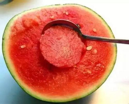 红衣哥莒南网红吃瓜,揭秘网络红人的幕后生活